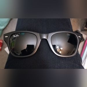 Black Ray Bans
